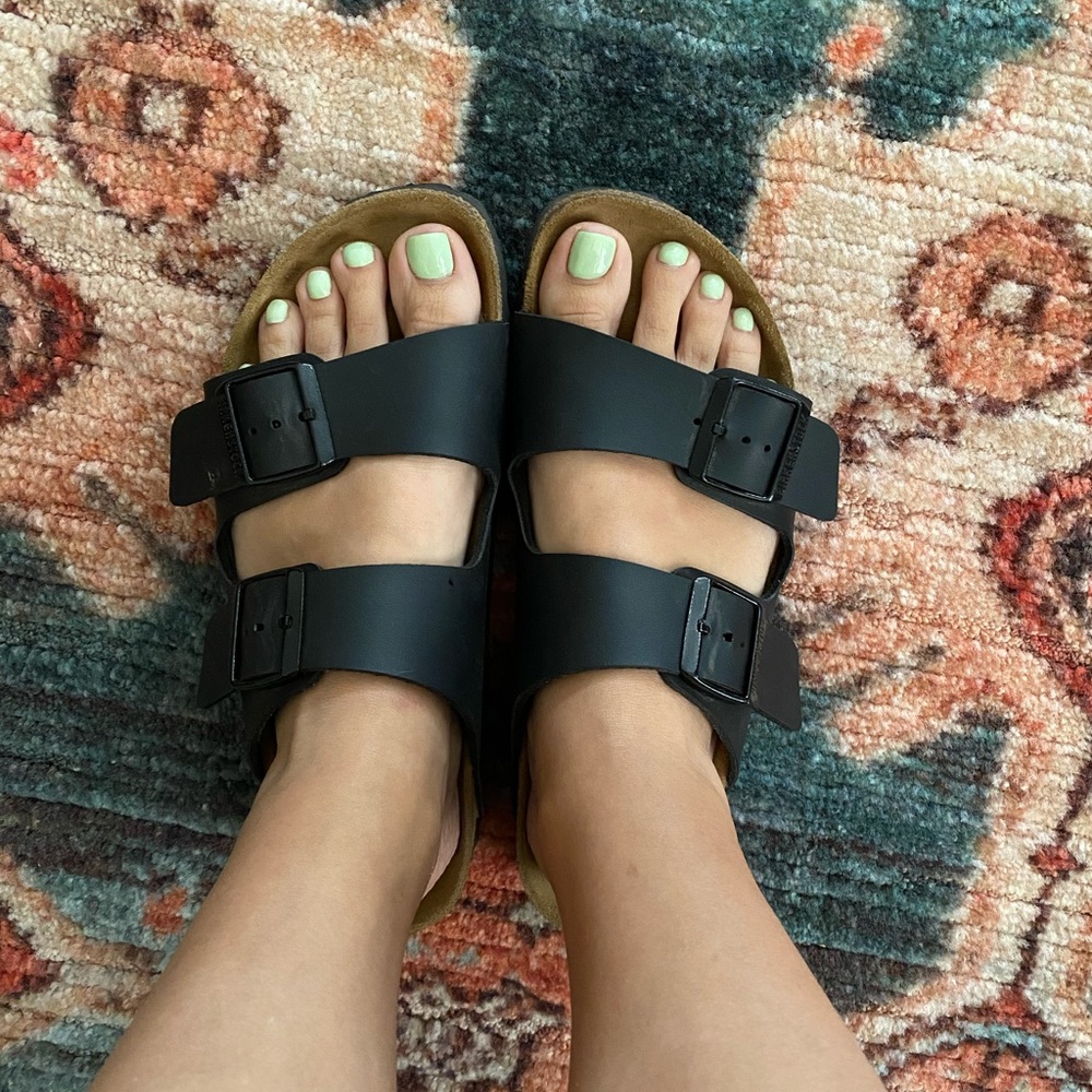 Birkenstock’s Arizona size 39 or women’s 8